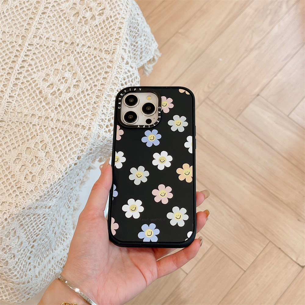 Casetifg Smile ดอกไม้รูปแบบคุณภาพสูง Matte Magnetic เคสโทรศัพท์พร้อมกล่องสําหรับ iPhone 16 13 14 15 Pro Max 16Plus ด้านข้างซิลิโคนกันกระแทกปลอก Anti Drop Frosted Hard Cover - รูปที่ 2