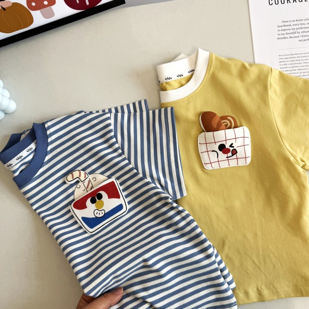 เสื้อยืดแขนสั้นเด็กผู้ชายฤดูร้อนสไตล์ใหม่เวอร์ชั่นเกาหลีผ้าฝ้ายแท้คอกลมแฟชั่นที่เรียบง่ายการ์ตูนลายสามมิติหล่อลําลอง คอมฟอร์ - รูปที่ 2