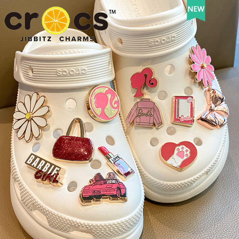 โลหะ jibbitz crocs แท้ กระดุมรองเท้า charm สีชมพูโลหะตุ ๊ กตาบาร ์ บี ้ หัวเข ็ มขัดสายรุ ้ งเพชรน ่ ารักแฟชั ่ นรองเท ้ าอุปกรณ ์ เสริม