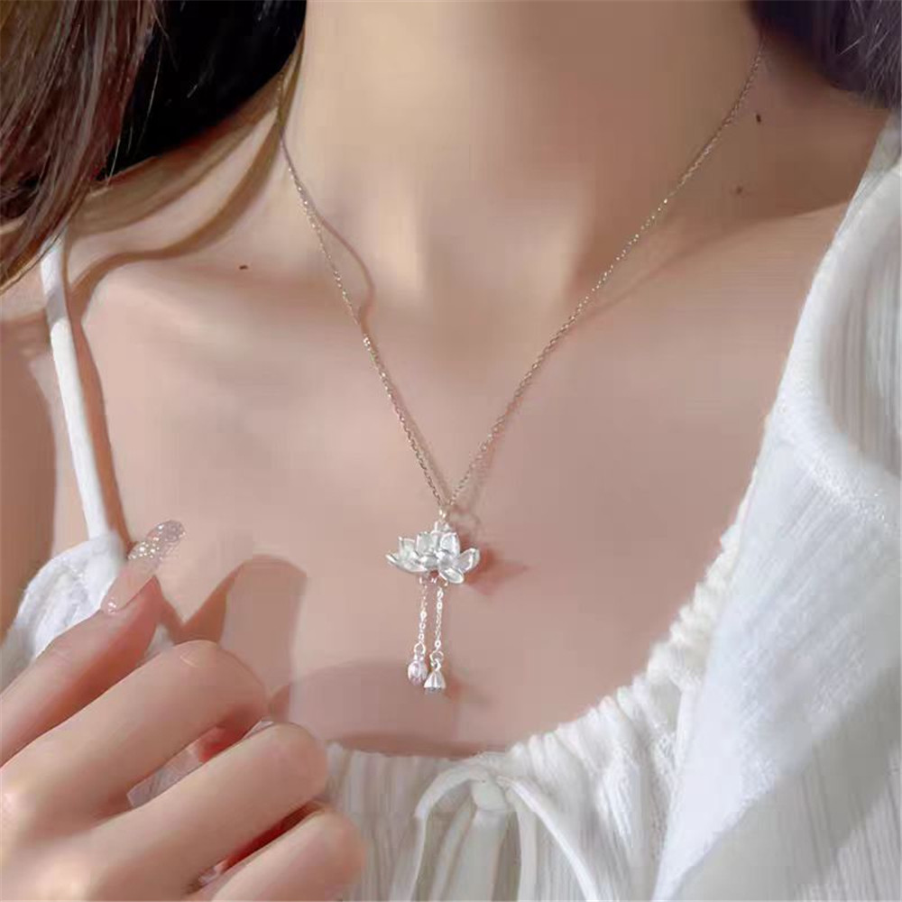 พู่โลตัสสร้อยคอผู้หญิงใหม่สองรุ่นของ Joy Lotus Lotus Pod จี้โชคดีโซ่