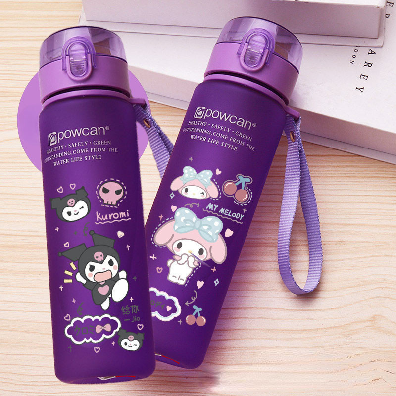 Sanrio Kuromi ขวดน้ําเด็กน่ารักการ์ตูนแก้วน้ําโรงเรียนแบบพกพาพร้อมที่จับขวดน้ําสีม่วงน่ารัก