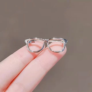 ใหม่ญี่ปุ่นการ์ตูนเกาหลี Mini Simple Glossy แว่นตาเข็มกลัด All-Match Niche ที่ไม่ซ้ํากัน Anti-glare Pin อุปกรณ์เสริม