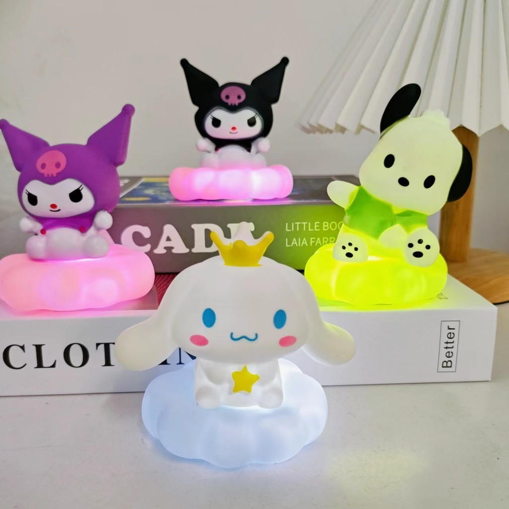 Sanrio Kuromi Cinnamoroll Pachacco Night Light Anim เด็กห้องนอนโคมไฟข้างเตียงการ์ตูน Kawaii น่ารัก lumminescence ของเล่นโคมไฟตั้งโต๊ะขนาดเล็กเด็กของขวัญ
