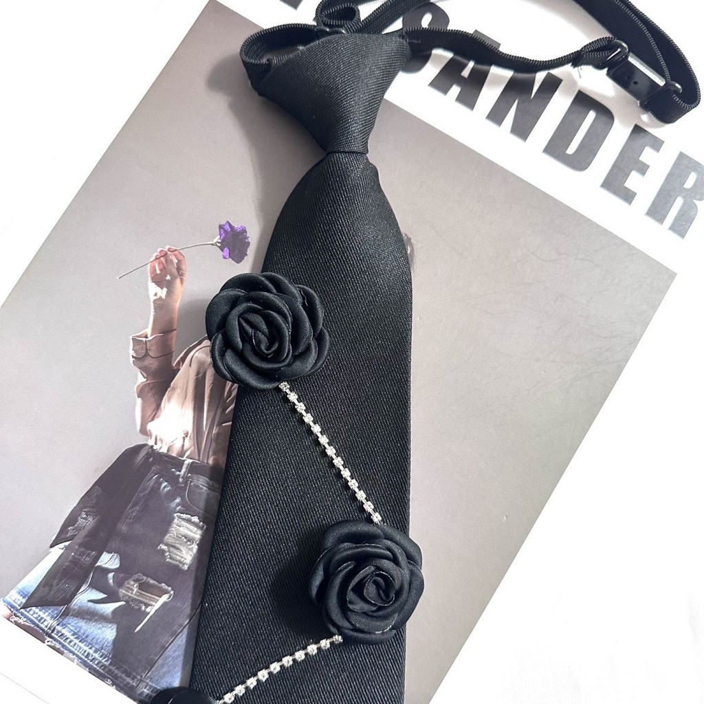 สไตล์ฤดูใบไม้ผลิ Camellia Rhinestone Niche Design Feel Free Tie สีดํา All-Match เสื้ออินเทรนด์/3.22