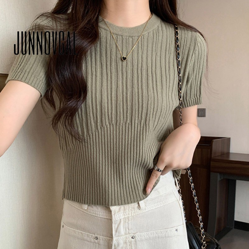 JUNNOVGAL เสื้อยืดผู้หญิงถักคอกลมสลิมฟิตสีทึบแขนสั้นสไตล์ใหม่
