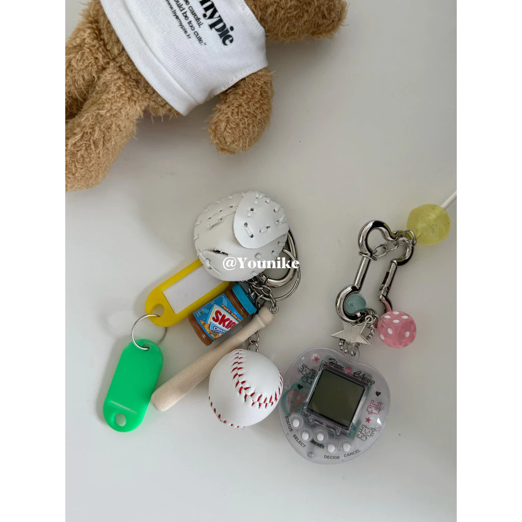 Niche Fashion Unique miu Fancycle Bag Pendant พวงกุญแจรถคู่กระเป๋าจี้คอนโซลวิดีโอเกม