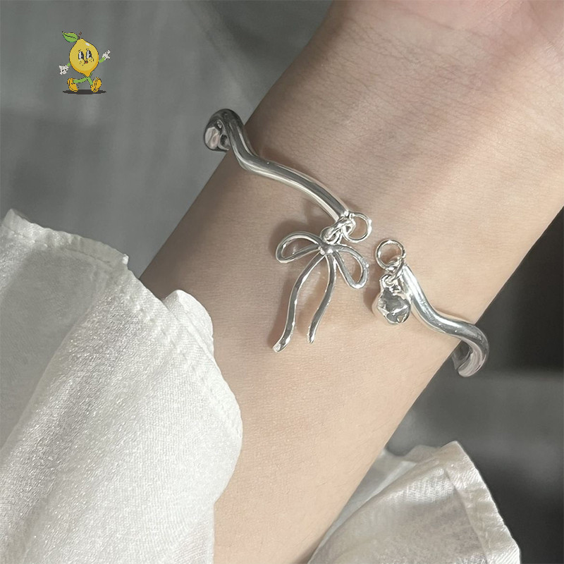 [mozh] แฟชั่น Bowknot Bell Silver Cuff สร้อยข้อมือเงินสีจี้กําไลข้อมือสําหรับผู้หญิงปรับเปิดกําไลข้อมือ Charm แฟชั่นเครื่องประดับ [TH]