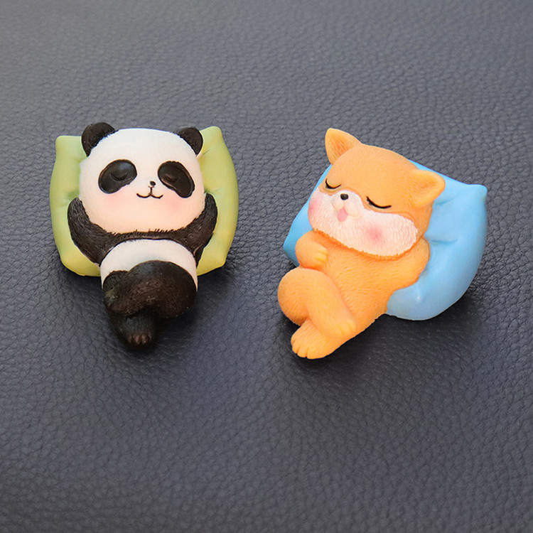 เครื่องประดับรถยนต์น่ารักน่ารักนอนแพนด้าตกแต่งรถแดชบอร์ดเครื่องประดับรถควบคุมกลางหน้าจอกระจกมองหลังตกแต่งตุ๊กตาบีบอัด