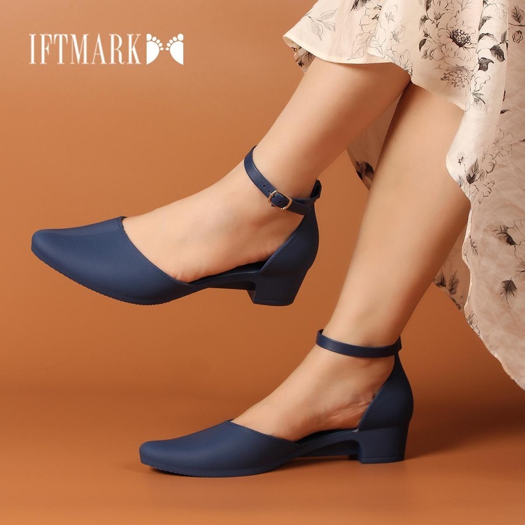 IFTMARK รองเท้าส้นเตี้ยหัวแหลม รองเท้าส้นเตี้ยรัดส้น ส้นเตารีด แบบซิลิโคน ยืดหยุ่น ไม่กัดเท้า ใส่สบาย[ส่งเร็วพิเศษ]