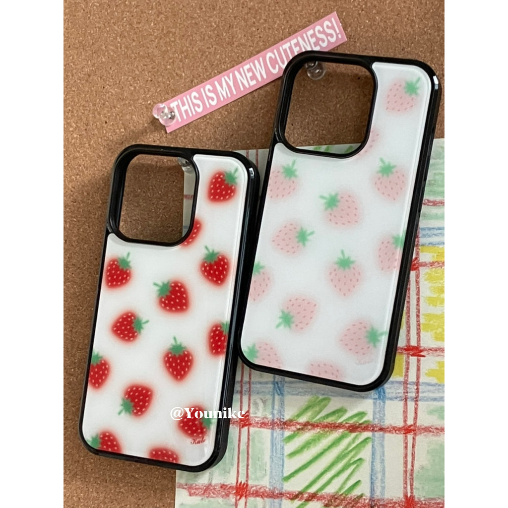 Limited Spring Summer สไตล์เกาหลี ins Style Ouni Same Style miu Series จี้สตรอเบอร์รี่ผลไม้หวาน เหมาะสําหรับ iphone16pro/15promax Apple 13/14/12 เคสโทรศัพท์ฝาครอบป้องกัน