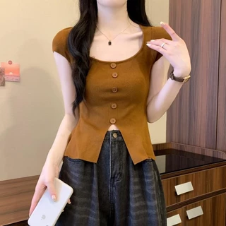 Dahong 💖เสื้อยืดแขนสั้นสเวตเตอร์ถักผู้หญิง แต่งกระดุม สีพื้นยืดตามตัว ใส่ง่าย ฟรีไซส์ D415
