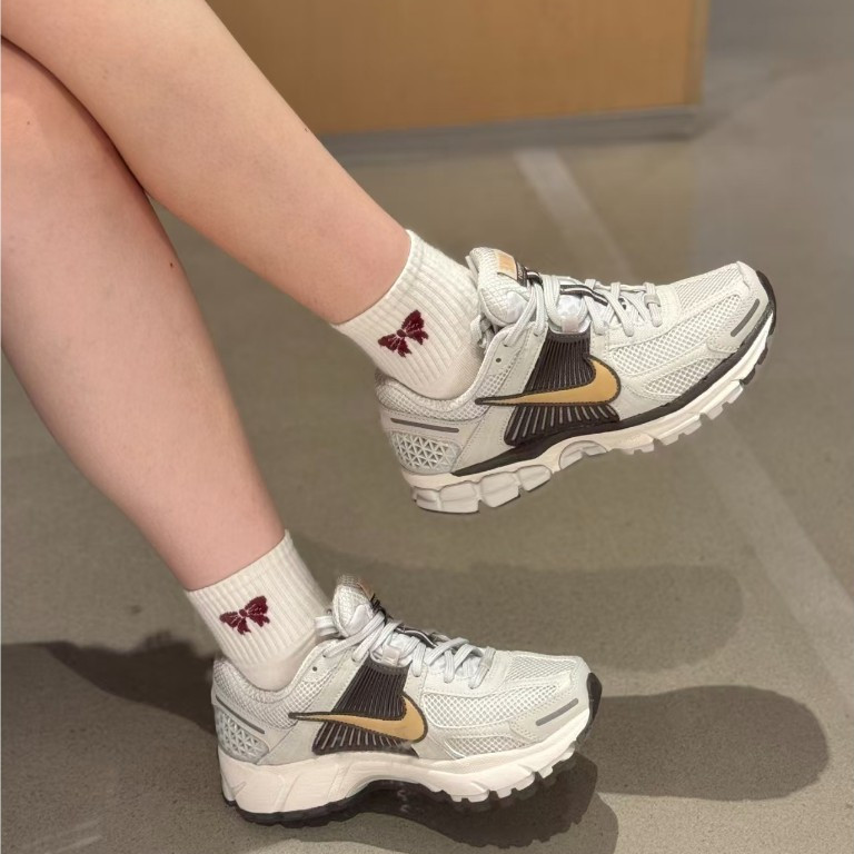 🔥พรีออเดอร์🔥💯 Nike air zoom vomero 5 ( HM9657-001 ) (  FJ2028-001 ) (   HF1553-200 )   รองเท้าผู้ชายและผู้หญิงแท้