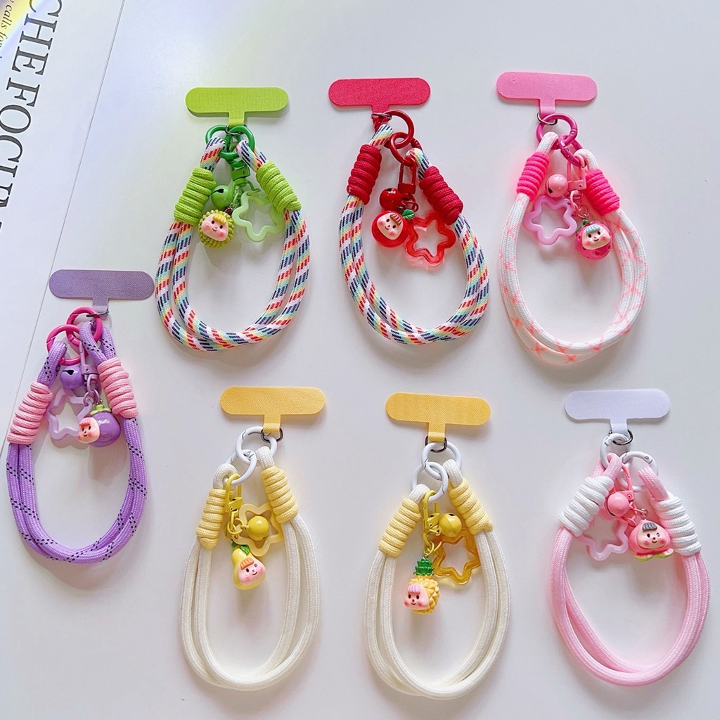 สายคล้องโทรศัพท์ ของผู้หญิง ความคมชัดสีโทรศัพท์มือถือป้องกันการสูญหายข้อมือสั้นเชือกเส้นเล็กโซ่ที่มีผลไม้น่ารักจี้บัตรสําหรับหูฟังบลูทูธปกพวงกุญแจกลางแจ้งจี้