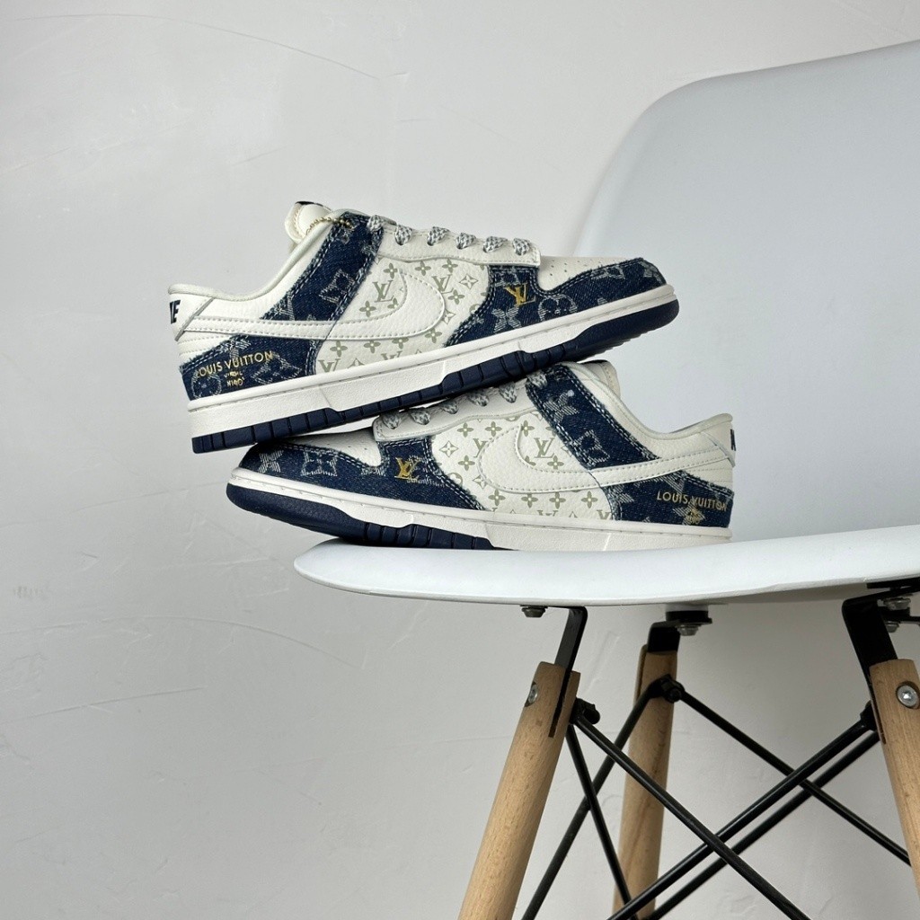 Louis Vuitton x Nike SB Dunk Low cut รองเท ้ าสเก ็ ตรองเท ้ าผ ้ าใบกลางแจ ้ งลําลองสําหรับผู ้ ชายผู ้ หญิง Blue/White