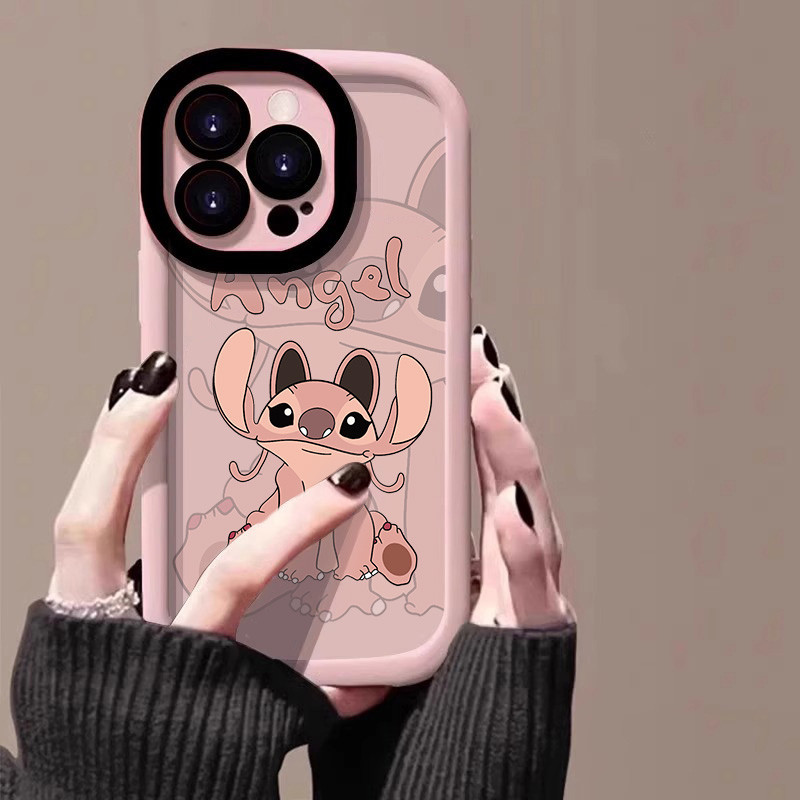 Pink Stitch เหมาะสําหรับ Apple 15promax เคสโทรศัพท์สไตล์ใหม่ทาสี iPhone14pro ผิวรู้สึกพัฟ 13 เลนส์รวมทุกอย่าง 12 Niche High-End รู้สึก 11 การ์ตูน xs ซิลิโคนป้องกันกรณี