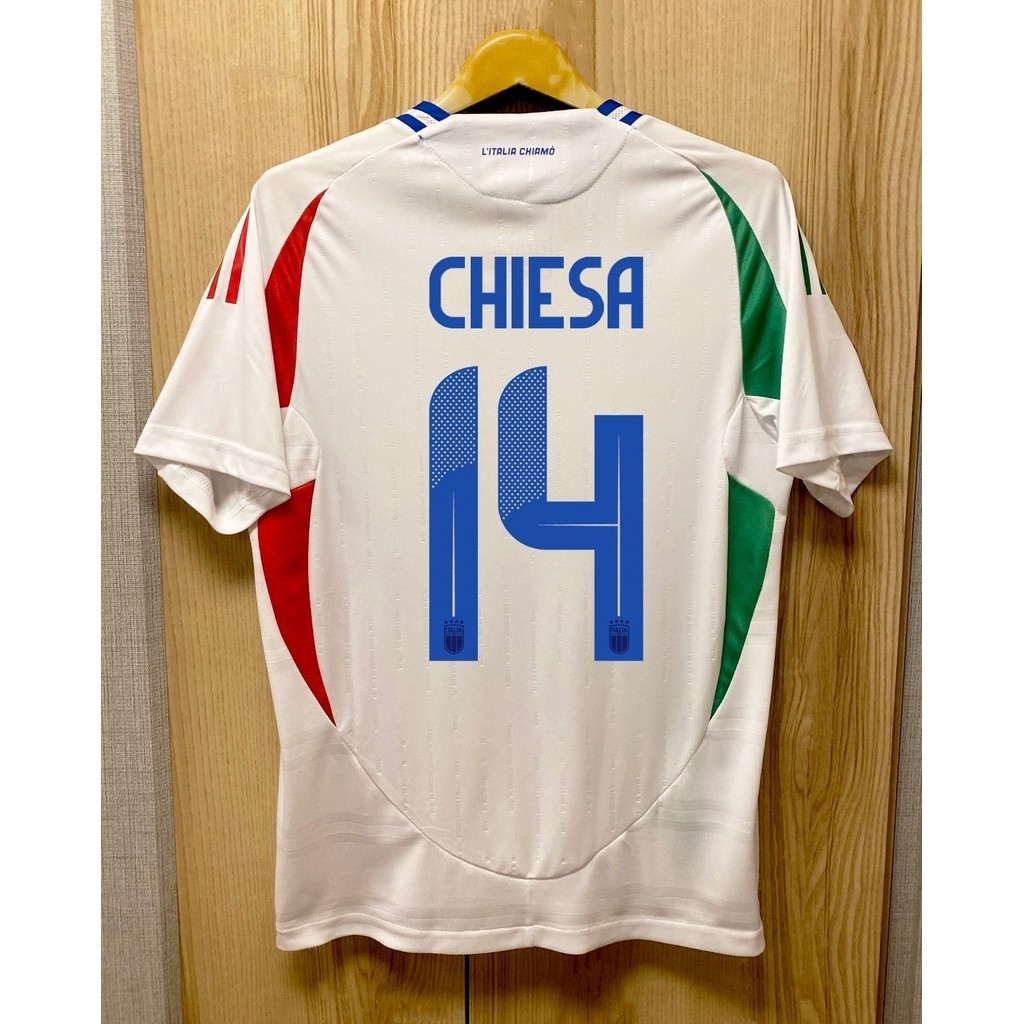 เสื้อฟุตบอลทีมชาติ อิตาลี Away ชุดเยือน ยูโร 2024 [ PLAYER ] เกรดนักเตะ สีขาว สกรีนชื่อเบอร์นักเตะ หน้า-หลัง ตรงต้นฉบับ