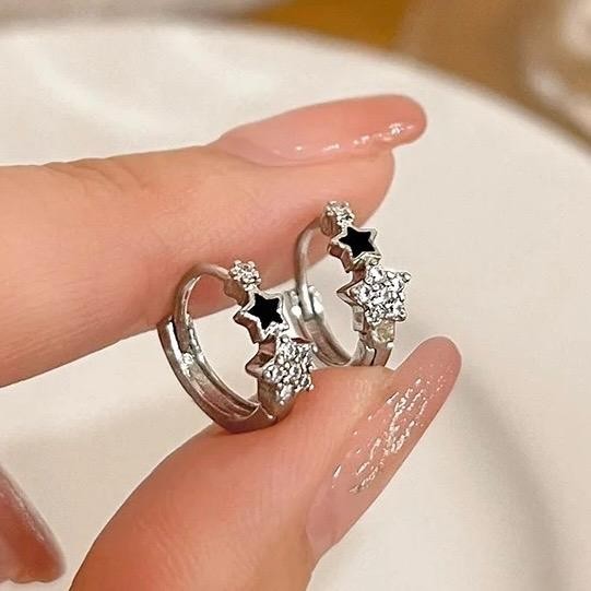 Jinjoo ต่างหูห่วงดาวสีดำ ขนาด 10 mm. ดีไซน์ So cool