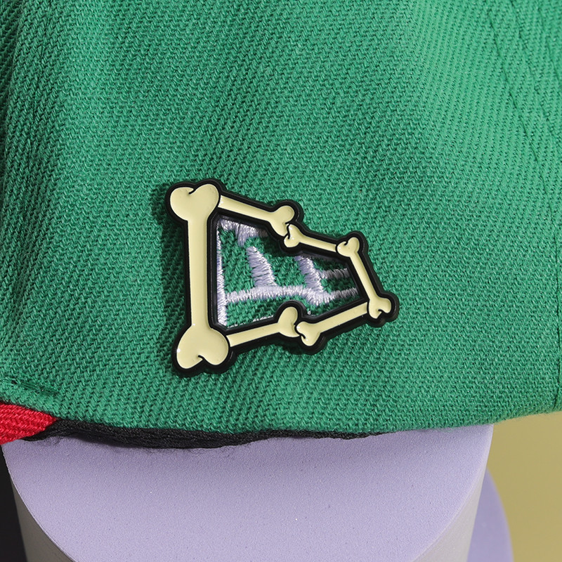 ใหม ่ Era หมวก Pins ยุคใหม ่ การ ์ ตูนกระดูกเครื ่ องประดับหมวก Pin เคลือบ Badge เบสบอลหมวกเครื ่ องประดับของขวัญ