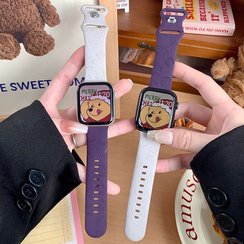 สายรัดซิลิโคนกระดุมคู่หมีพูห์แกะสลักด้วยเลเซอร์2แบบใหม่สำหรับ Apple iWatch applewatch