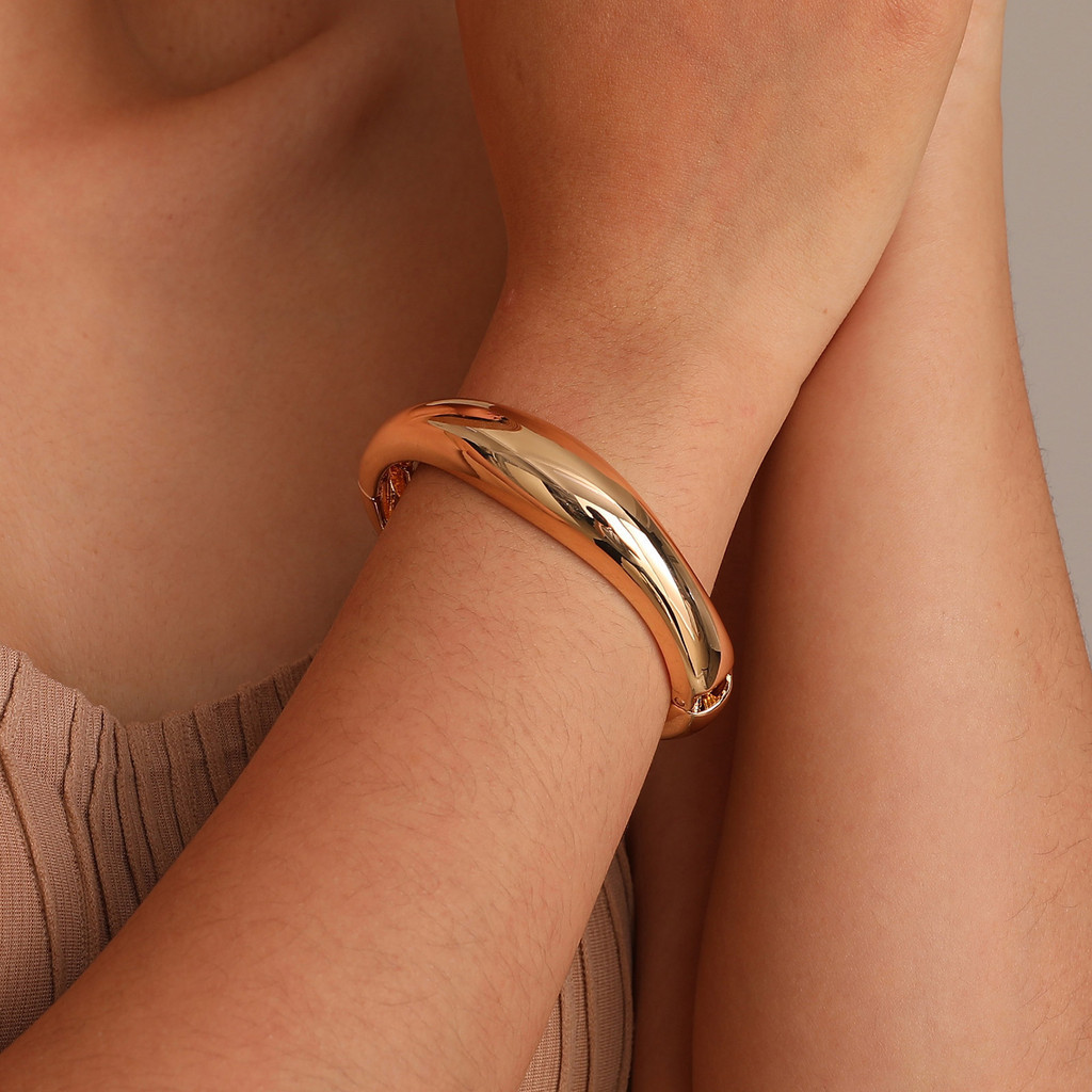 Vnox Cuf Chunky กําไลข้อมือ,18K Gold High Polish Openable สร้อยข้อมือสําหรับผู้หญิงสาว,Luxury แฟชั่นอุปกรณ์เสริม