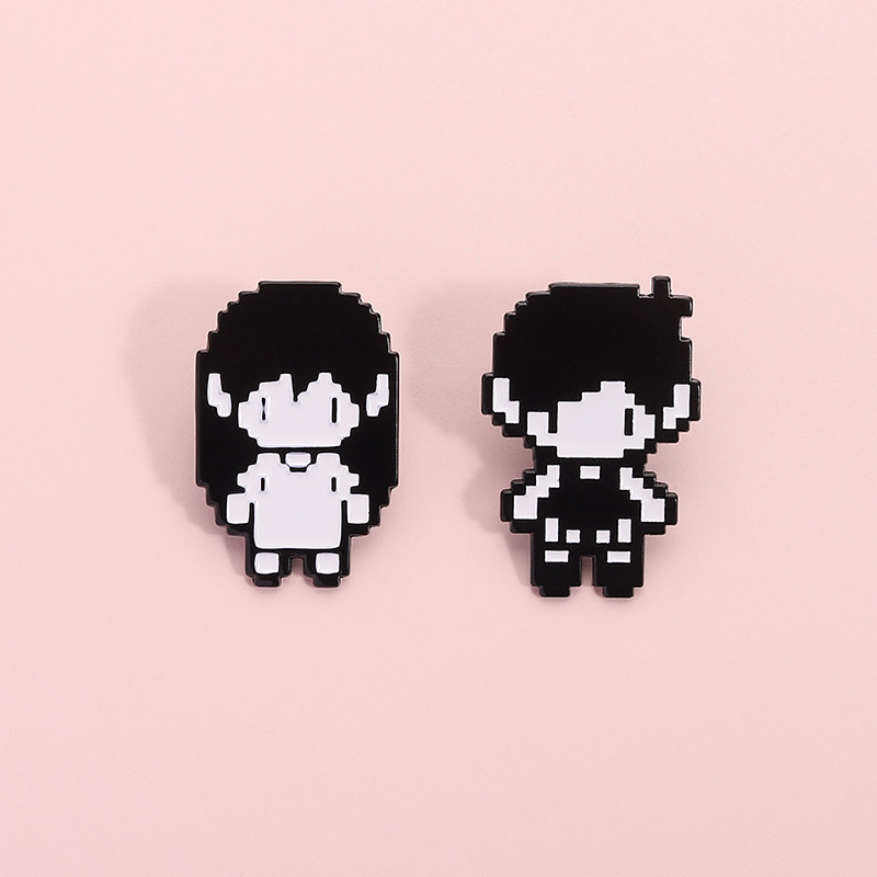 Psychological สยองขวัญเกม OMORI พิกเซลคนร้ายเคลือบเข็มกลัดการ์ตูนสาวน้อย Aubrey ป้ายโลหะกระเป๋าเป้สะ