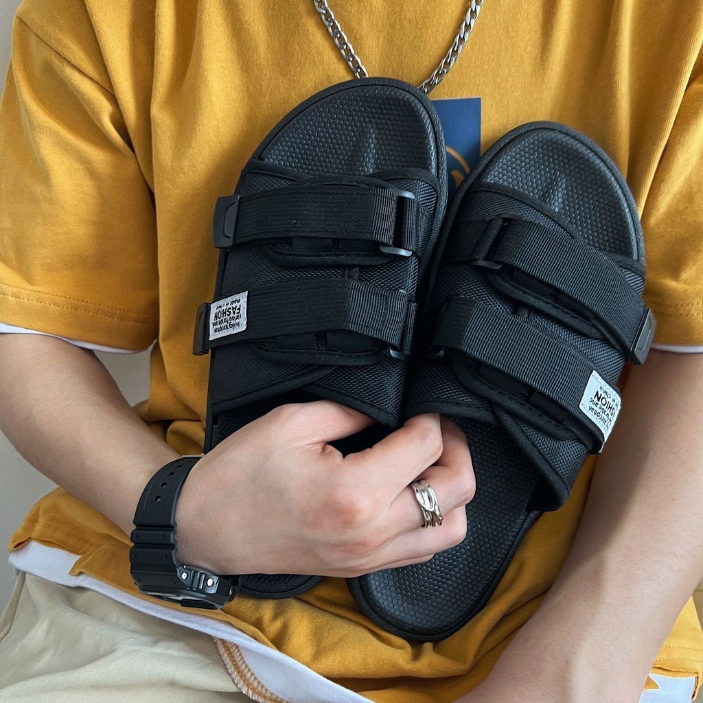 Velcro รองเท ้ าแตะคู ่ รองเท ้ าแตะ 2024 สไตล ์ ใหม ่ เวอร ์ ชั ่ นเกาหลีสวมใส ่ ด ้ านนอกรองเท ้ าแตะผู ้ ชาย Anti-slip ที ่ ไม ่ ซ ้ ํากัน Influencer รองเท ้ าแตะชายหาด Unisex(35-46หลา)