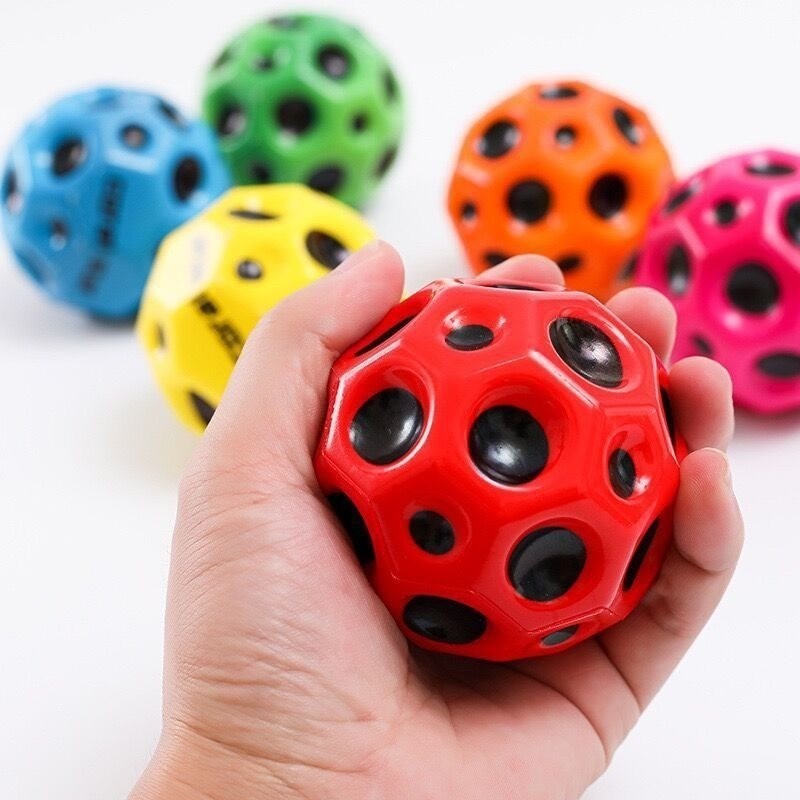 ที่มีประโยชน์ Hole Ball Anti-fall Moon Shape มีรูพรุน Soft Bouncy Ball เด็กในร่ม Decompression ของเล่นการออกแบบตามหลักสรีรศาสตร์