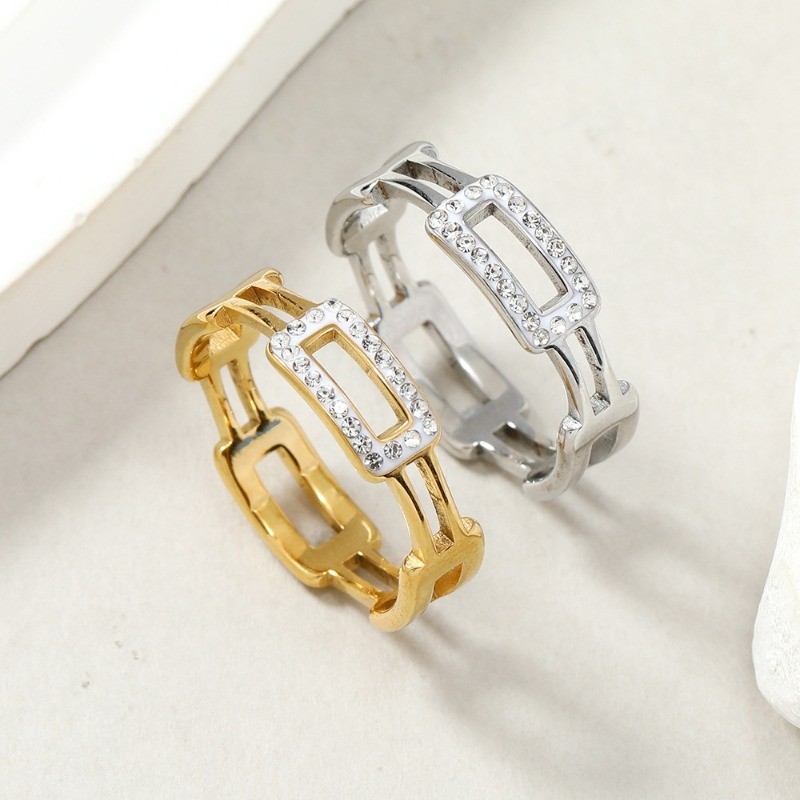 ยี ่ ห ้ อใหม ่ แฟชั ่ นสแตนเลสกลวง hrectangular zircon แหวนสไตล ์ ย ้ อนยุคผู ้ หญิงแหวนเหล ็ กไทเทเนียม