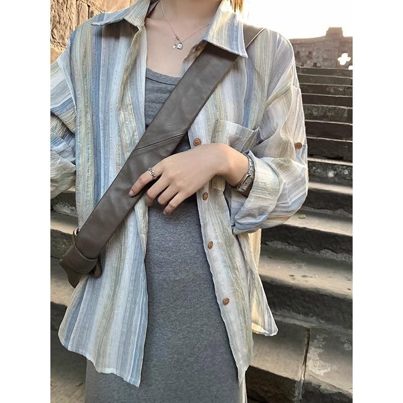 Lune_Graceเสื้อเชิ้ตผู้หญิง แขนยาวลายทาง โอเวอร์ไซส์ สีสวยแมตช์ได้ทุกชุด ใส่คลุมกันแดดก็สวย แฟชั่นใหม่2024 รุ่นW398