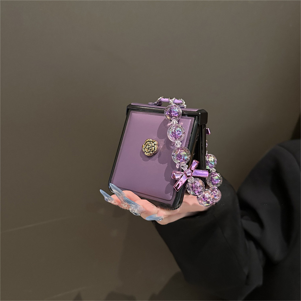 หรูหรา Camellia ดอกไม้สีม่วงเข้มเคสโทรศัพท์โบว์ลูกปัดสร้อยข้อมือสําหรับ Samsung Galaxy Z Flip 7 fe Z Flip6 ZFlip 5 Zflip6 Zflip7 กันกระแทกปกหลัง
