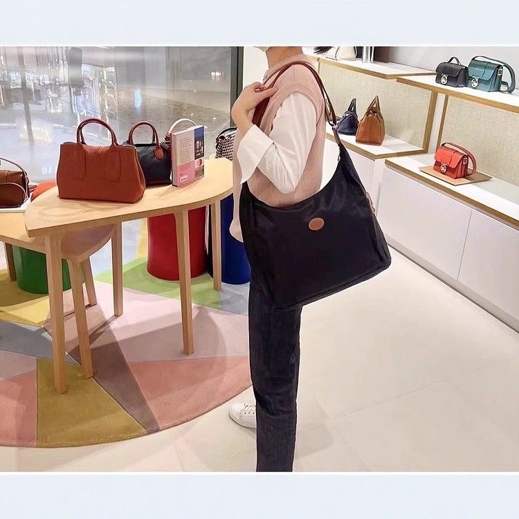 2025 สไตล์ใหม่ Commuter หญิงกระเป๋า hobo ไนลอน Crossbody กระเป๋าหญิง Retro Messenger กระเป๋าสะพายขนาดใหญ่ความจุกระเป๋าแม่เด็ก Dumpling กระเป๋า