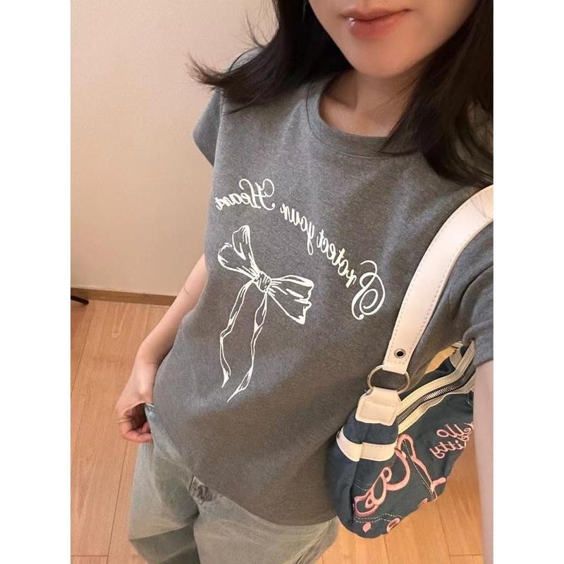 เสื้อยืดผู้หญิง เสื้อยืดสวยๆผู้หญิง เสื้อพิมพ์ลาย เสื้อยืดแขนสั้นพิมพ์ลายตัวอักษรโบว์ยอดนิยมแบบใหม่ ราคา ถูกที่สุด ดีลบีเคเค แกลเลอรีภาพที่ 7