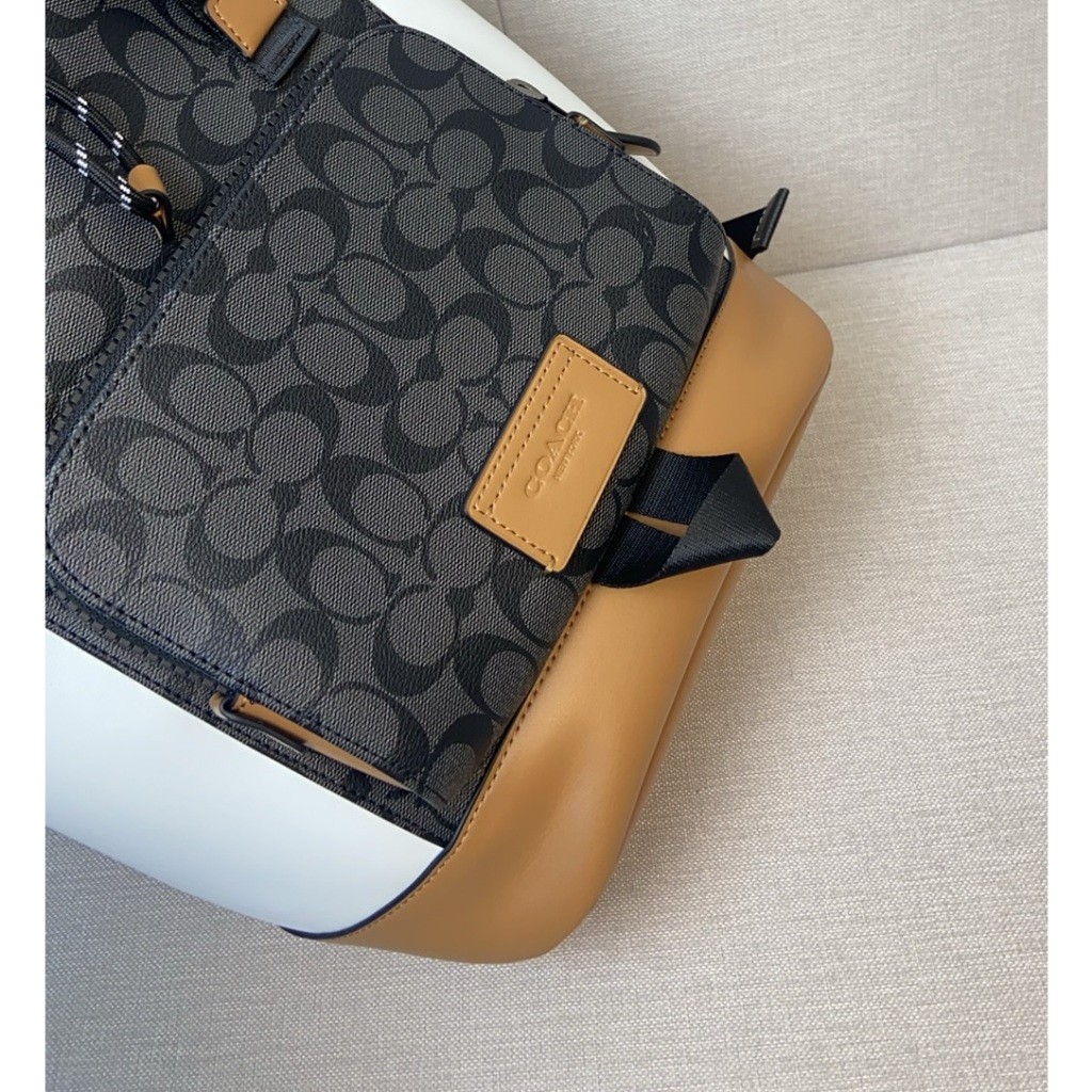 Track Backpack In Colorblock CR259 ผู้ชาย กระเป๋าเป้ coac h กระเป๋าเดินป่า