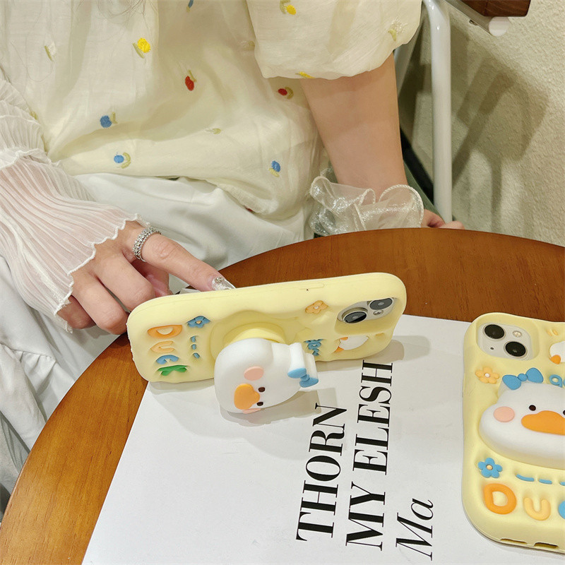 เคสโทรศัพท์มือถือ ซิลิโคน กันกระแทก กันลื่น ลายการ์ตูนเป็ด พร้อมที่ตั้งวาง สําหรับ Iphone 15promax 14promax 13promax 15pro 14pro 13pro 11 12 12pro - รูปที่ 6