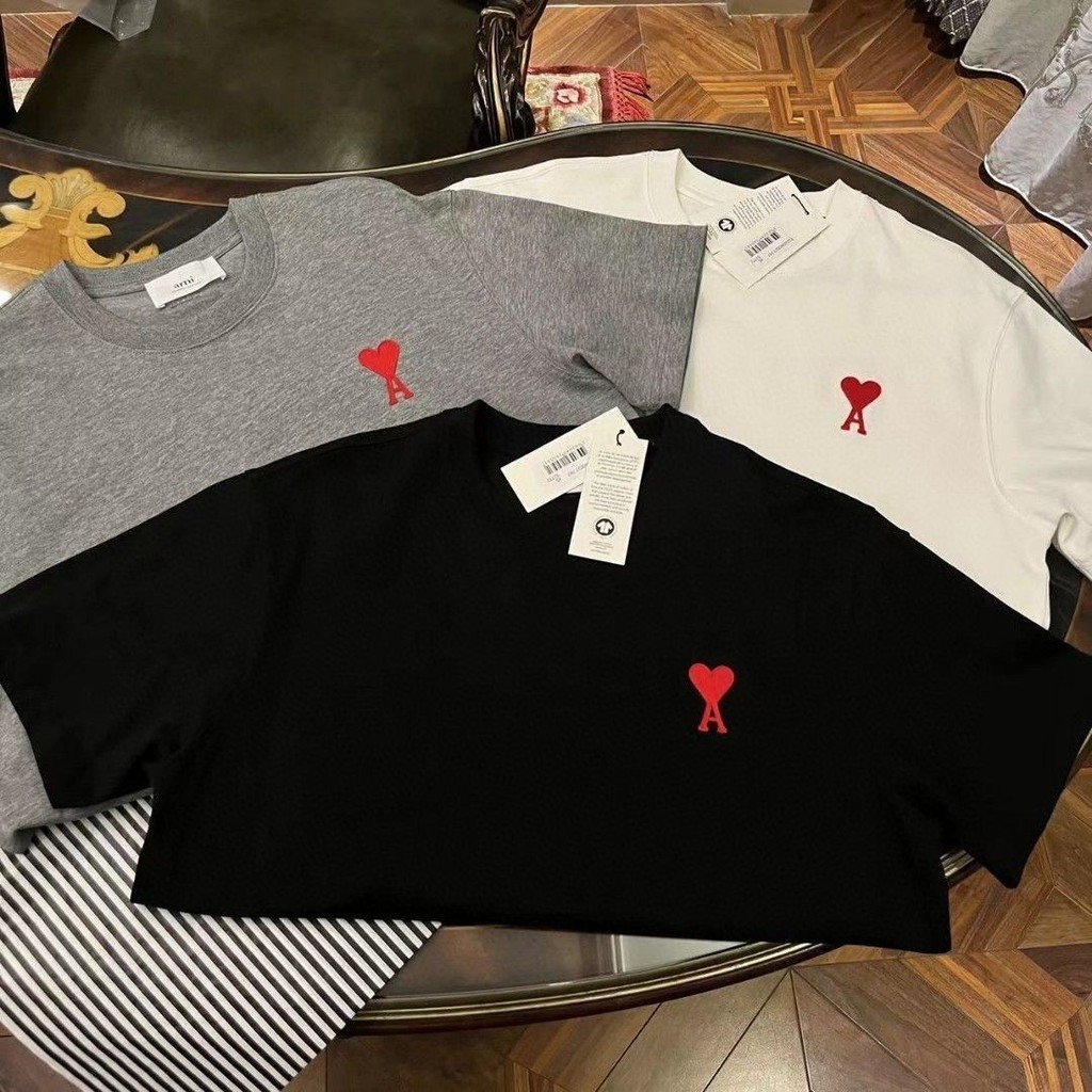 อามิส เทรนด์คุณภาพสูงของเสื้อยืดใหม่สําหรับผู้ชายและผู้หญิงคู่นักเรียนผ้าฝ้ายรักน้อยเย็บปักถักร้อยเสื้อยืดแขนสั้นระบายอากาศปก+ป้าย