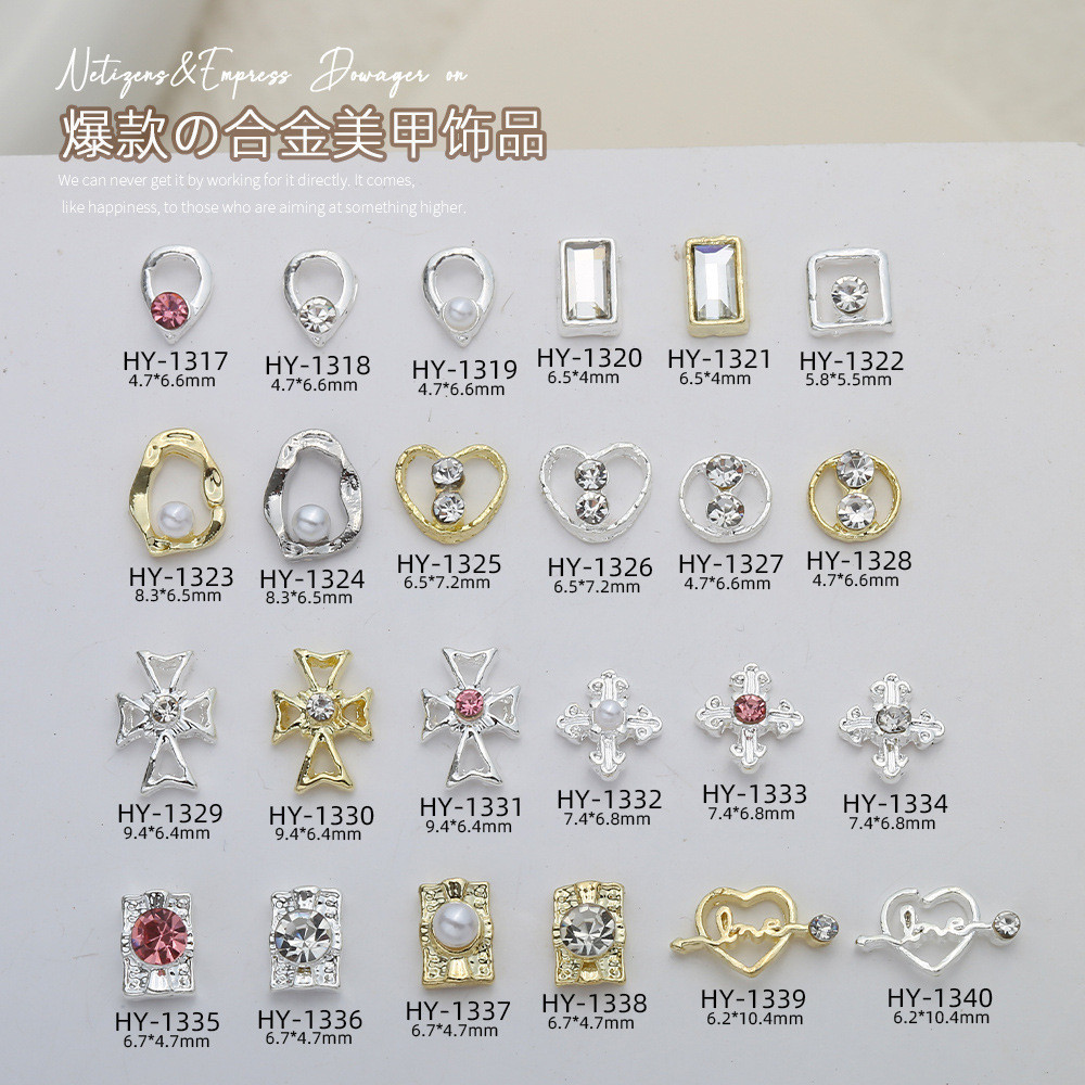 Cut-out Heart Alloy เครื ่ องประดับเล ็ บโลหะเรขาคณิต Cross 3D เจาะเล ็ บ