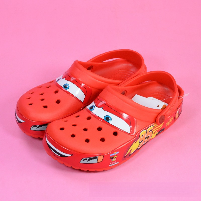 Cross Mcqueen Glowing hole รองเท้ารถรองเท้าผู้ชายรองเท้าผู้หญิงรองเท้าชายหาดคู่