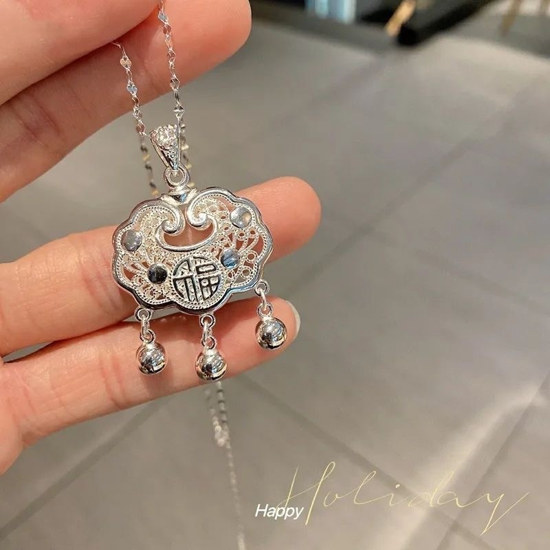 ล็อคความปลอดภัยสร้อยคอผู้หญิงแสงหรูหราชนกลุ่มน้อยร้อนขายกลวงเด็กยืนยาวล็อครับเพื่อนของขวัญวันเกิดฟรี