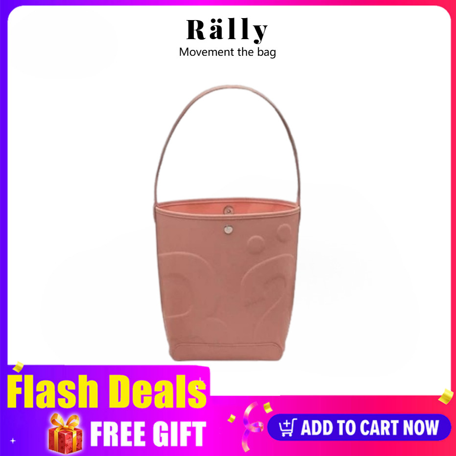 【สินค้าพร้อมส่ง】100%แท้ Rally The Bag Whisper (Valentine's Limited)  กระเป๋าหนังทรง Bucket ลายโลโก้