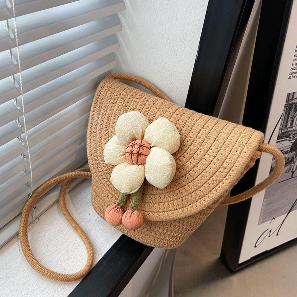 【พร้อมส่ง】กระเป๋าสะพายข้าง กระเป๋าดีไซน์เฉพาะสำหรับผู้หญิง แฟชั่นฤดูร้อนใหม่ปี Ins 2024