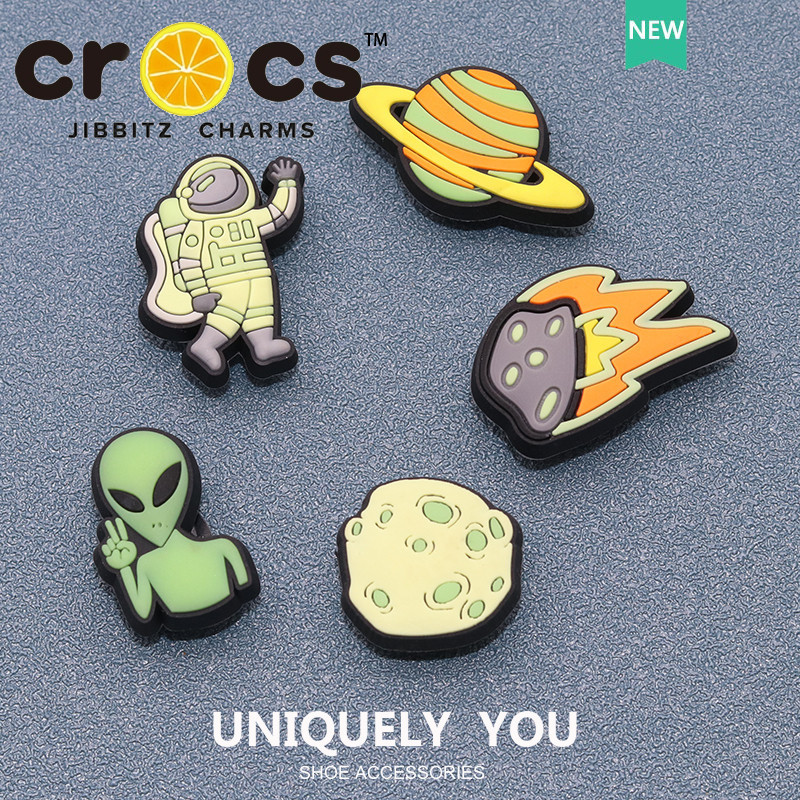 JIBBITZ cross charms ตัวติดรองเท้า SpacemanPlanet ตัวติดรองเท้า cross
