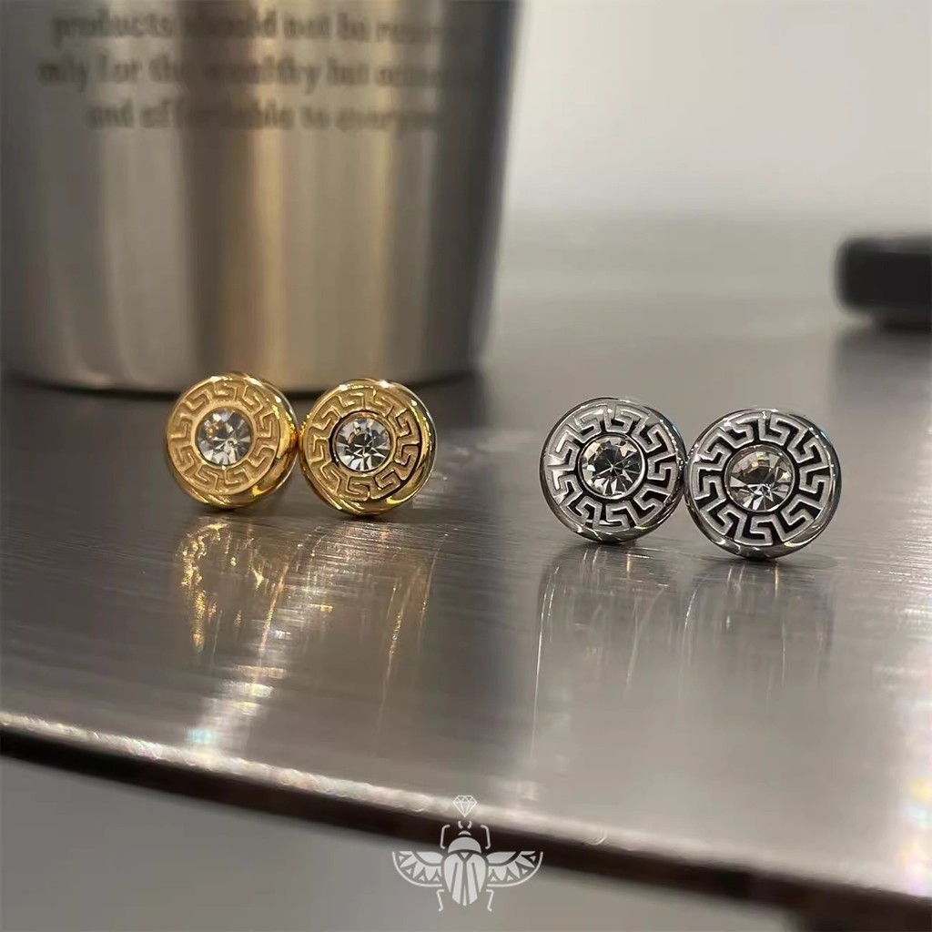 เพชรต่างหูเหล็กไทเทเนียมสําหรับหูที่บอบบาง Hypoallergenic Cubic Zirconia Unisex Hip-hop ผู้ชายและผู้หญิง