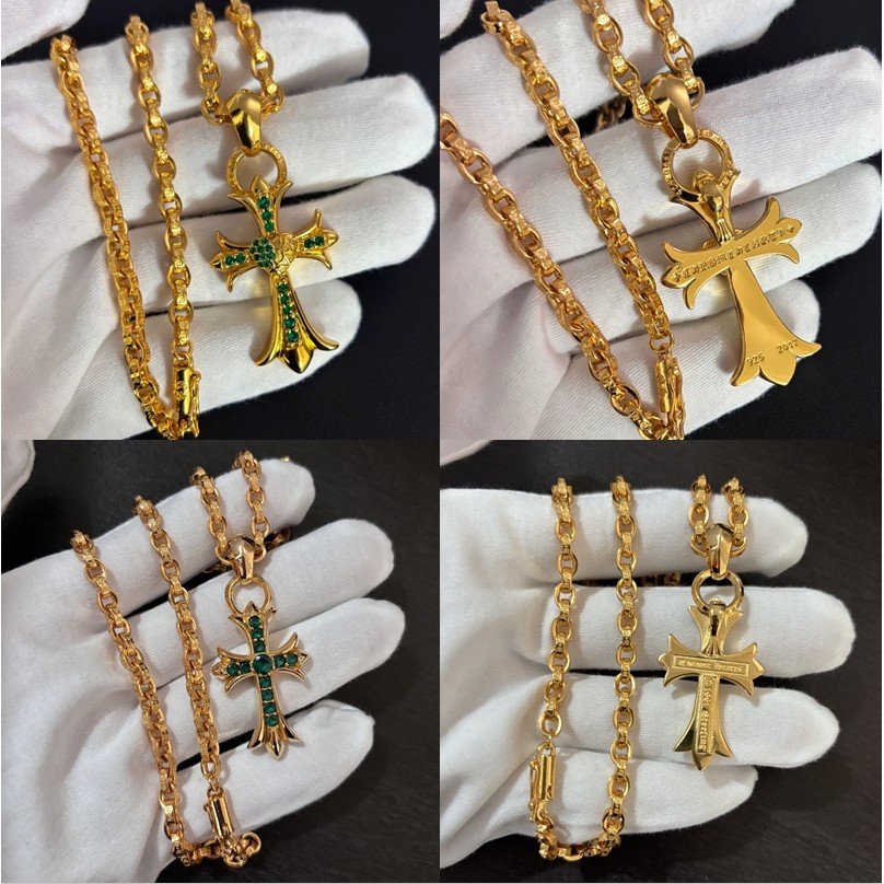 CH♥  สร้อยคอ/22K Gold Green Diamond Cross Necklace