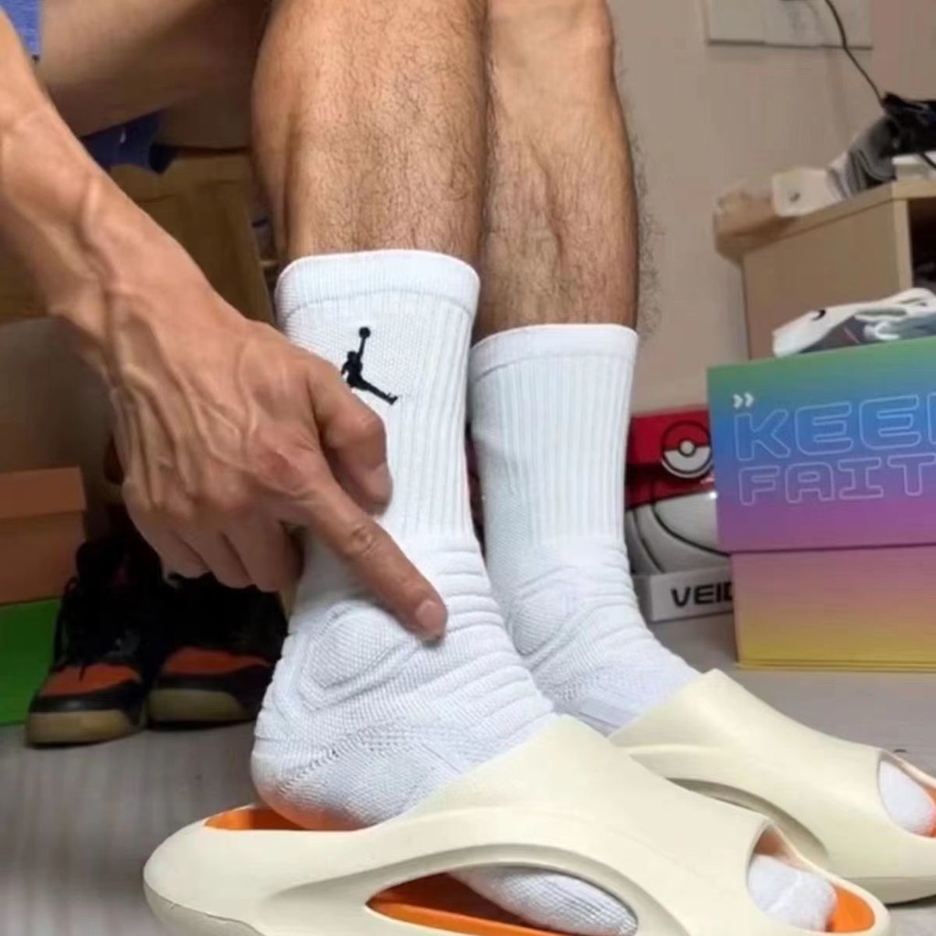 AJถุงเท้ากีฬาบาสเก็ตบอลข้อยาวและสีขาวแบบมืออาชีพสาหรับผู้ชาย