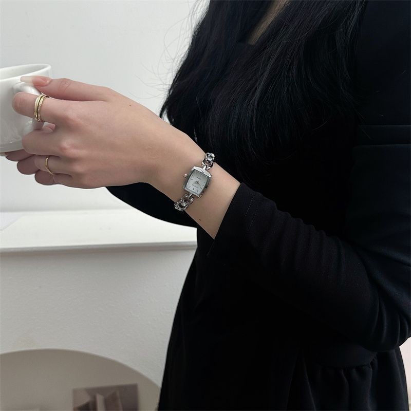 นาฬิกาข้อมือ สายโซ่เหล็ก ทรงสี่เหลี่ยมผืนผ้า ขนาดเล็ก หรูหรา แบบเรียบง่าย ราคา ถูกที่สุด ดีลบีเคเค แกลเลอรีภาพที่ 2