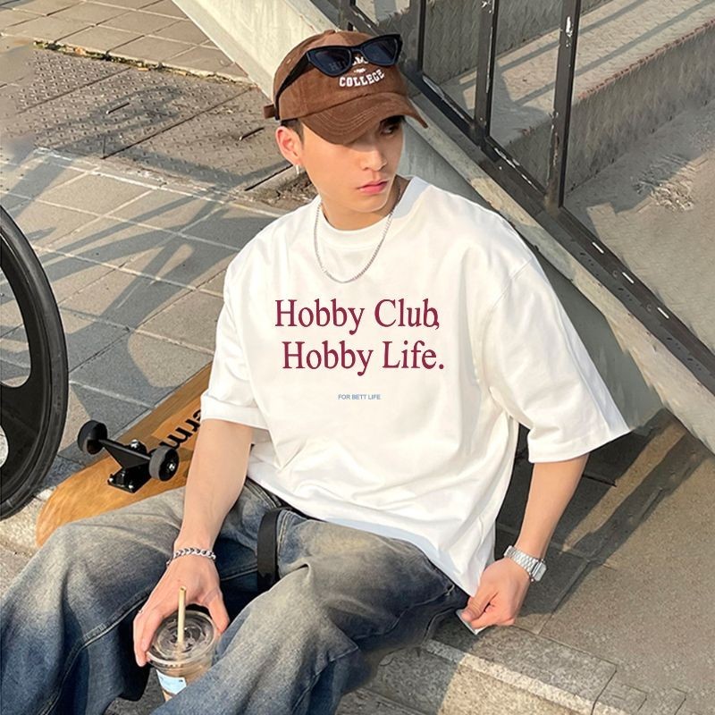 Basi เสื้อยืด โอเวอร์ไซส์ ลายตัวอักษรHobby คอกลม ผ้าฝ้ายใส่สบาย สไตล์เกาหลี มินิมอล ผ้านิ่ม ขาวดำ
