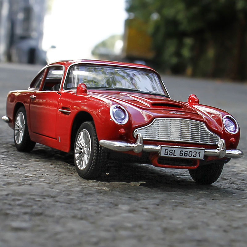 [GT-M Suying Workshop] BOSLON 1: 32 Aston Martin DB5 คลาสสิกรถรุ่นเครื่องประดับประตูคู่โลหะผสมแสงเสียงดึงกลับจําลองรถรุ่นบ้านคอลเลกชันตกแต่ง E64X