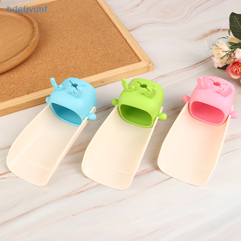 Bdgf 1PC การ์ตูนสัตว์ก๊อกน้ํา Extender สะดวกอุปกรณ์น่ารักอ่างล้างจานก๊อกน้ํา Extender กวาง Splash-proof เด็กล้างมือก๊อกน้ํา TH