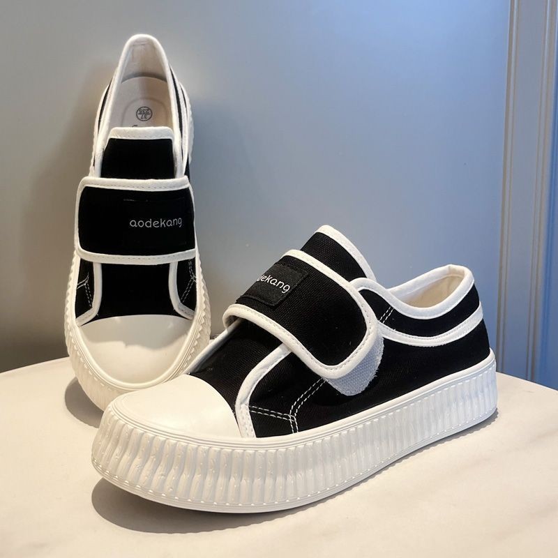 2024 ฤดูร้อนสไตล์ใหม่รองเท้าผ้าใบ Velcro ผู้หญิง Slip-On รองเท้าขี้เกียจหนา Soled สีขาวฤดูใบไม้ผลิฤดูใบไม้ร่วงสวมใส่ด้านนอกรองเท้าคลอดบุตร 0D9N