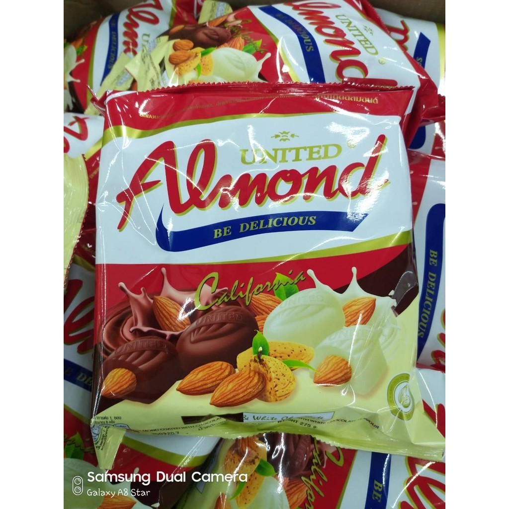 United almond ยูไนเต็ดอัลมอนด์เคลือบช็อคโกแลต (ไวท์ช็อกโกแลต แอนด์ ดาร์คช็อกโกแลต)